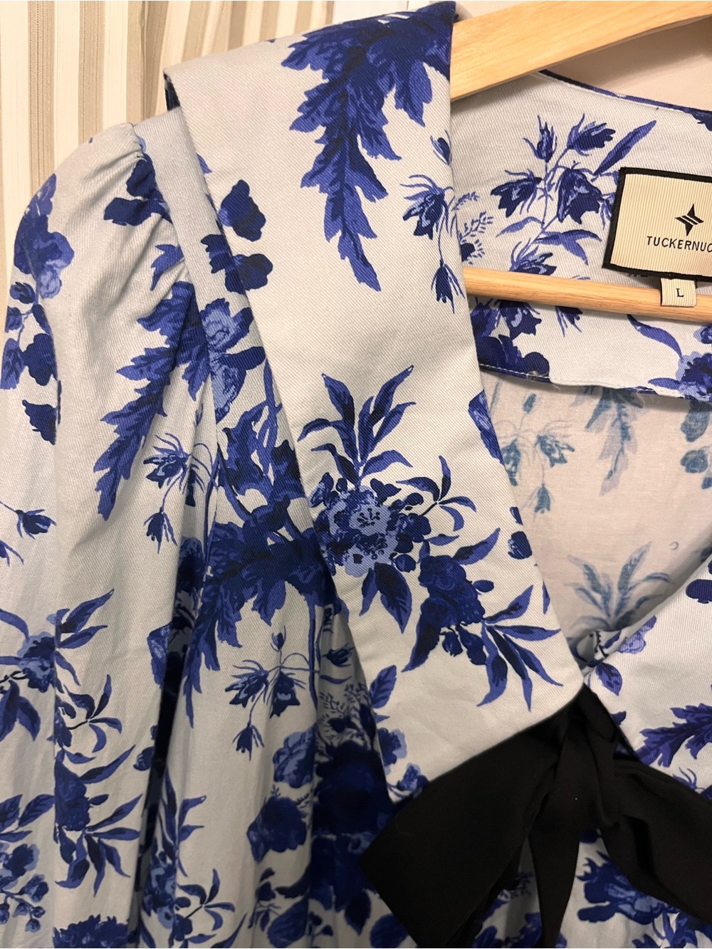 Tuckernuck blue floral print dress - Picture 4 of 8